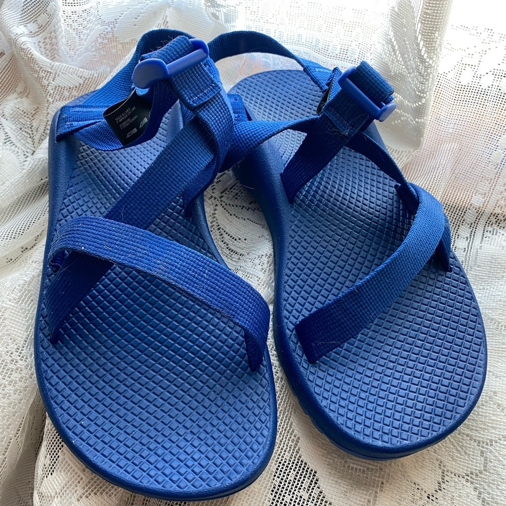 Chacos size 8 womens sandals - new in box never worn! Lifetime warranty!